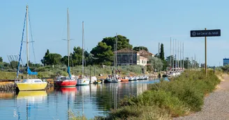 La pointe des Onglous et le canal du Midi à Marseillan La pointe des Onglous et le canal du Midi à Marseillan