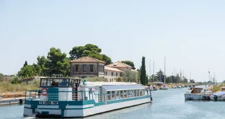 La pointe des Onglous et le canal du Midi à Marseillan La pointe des Onglous et le canal du Midi à Marseillan