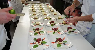 préparation de plusieurs assiettes préparation de plusieurs assiettes