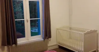 Chambre double et lit bébé Chambre double et lit bébé