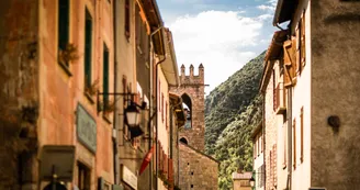 Dans l'enceinte de la cité fortifiée de Villefranche de Conflent, plus beau village de France crédit photo JC Milhet Dans l'enceinte de la cité fortifiée de Villefranche de Conflent, plus beau village de France crédit photo JC Milhet