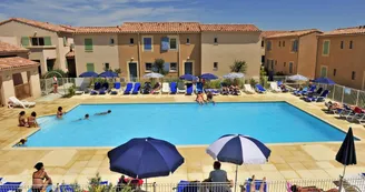 Résidence Goélia Le Mas des Arènes Mouriès vue piscine Résidence Goélia Le Mas des Arènes Mouriès vue piscine
