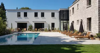 Piscine et terrasse