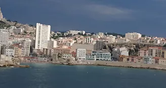 Plage et quartier des Catalans Marseille
