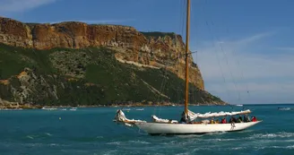 Cap Canaille et voilier classique