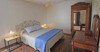 Gite de Gaby et Jean à Coussac Bonneval en Haute-Vienne, Nouvelle Aquitaine - chambre étage_12 Gite de Gaby et Jean à Coussac Bonneval en Haute-Vienne, Nouvelle Aquitaine - chambre étage_12
