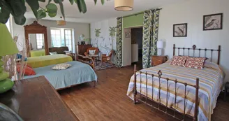 Gite de Gaby et Jean à Coussac Bonneval en Haute-Vienne, Nouvelle Aquitaine - la grande chambre 3 personnes_16 Gite de Gaby et Jean à Coussac Bonneval en Haute-Vienne, Nouvelle Aquitaine - la grande chambre 3 personnes_16