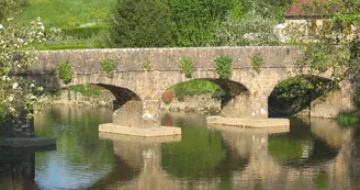 Pont piéton des XIIe-XIIIe siècles