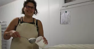 vallee-de-la-sarthe-Fromages-de-sophie-Mise-en-pot