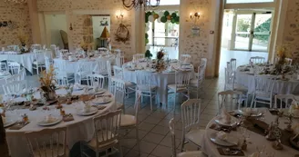 Gîte de groupe Domaine de Meslay - Fyé - salle en pierres