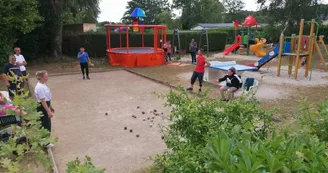 Activité pétanque - un moment chaleureux