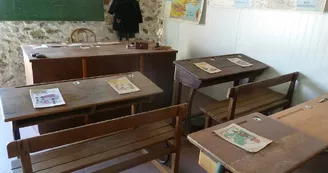 Vallée-de-la-sarthe-Campagne-retro-salle-de-classe